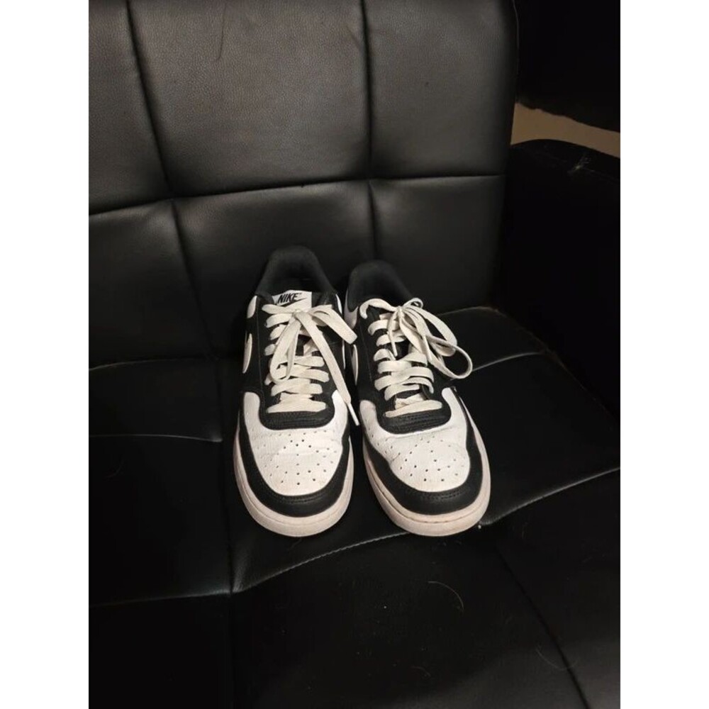 Womens Nike shoes Size 8